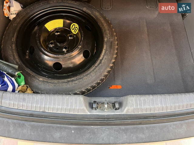 Черный Киа Рио, объемом двигателя 1.4 л и пробегом 174 тыс. км за 4200 $, фото 16 на Automoto.ua