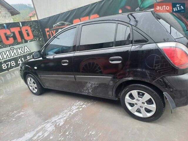 Черный Киа Рио, объемом двигателя 1.4 л и пробегом 230 тыс. км за 5234 $, фото 4 на Automoto.ua