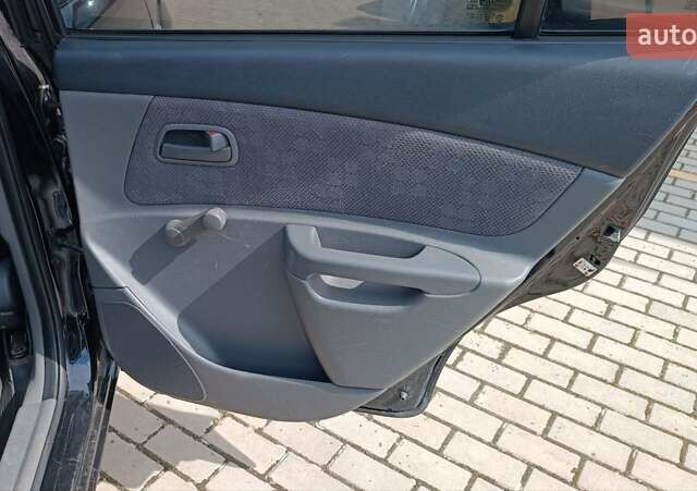 Чорний Кіа Ріо, об'ємом двигуна 1.4 л та пробігом 181 тис. км за 3850 $, фото 64 на Automoto.ua