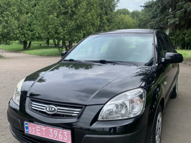 Черный Киа Рио, объемом двигателя 1.6 л и пробегом 228 тыс. км за 7100 $, фото 2 на Automoto.ua