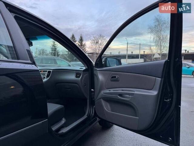 Черный Киа Рио, объемом двигателя 0 л и пробегом 228 тыс. км за 7300 $, фото 33 на Automoto.ua