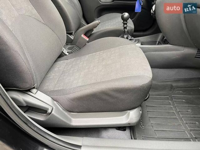 Чорний Кіа Ріо, об'ємом двигуна 1.5 л та пробігом 265 тис. км за 4700 $, фото 28 на Automoto.ua