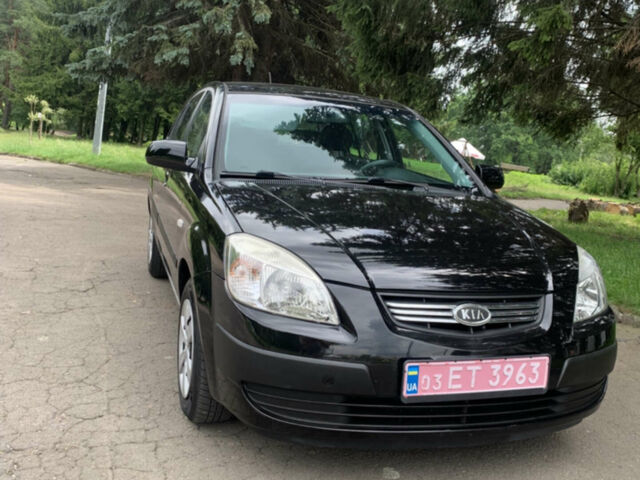 Черный Киа Рио, объемом двигателя 1.6 л и пробегом 228 тыс. км за 7100 $, фото 3 на Automoto.ua