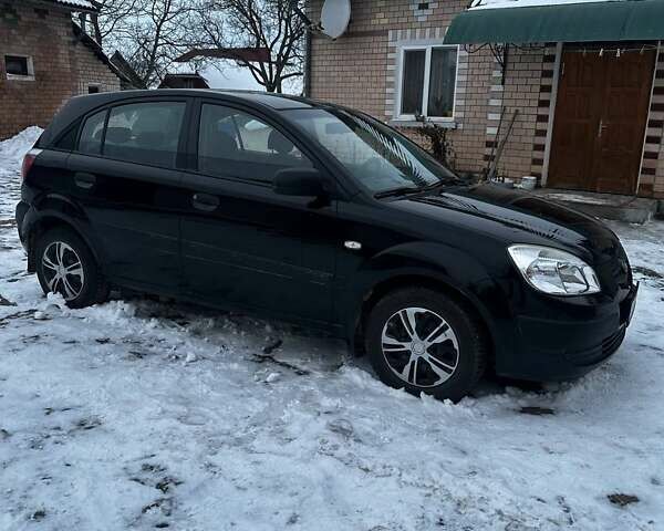 Черный Киа Рио, объемом двигателя 1.4 л и пробегом 220 тыс. км за 4500 $, фото 1 на Automoto.ua
