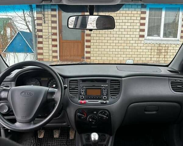 Черный Киа Рио, объемом двигателя 1.4 л и пробегом 220 тыс. км за 4500 $, фото 18 на Automoto.ua