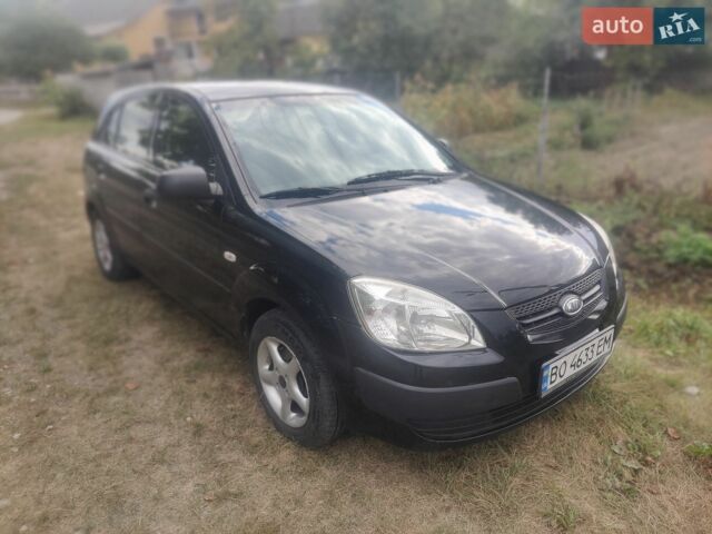 Черный Киа Рио, объемом двигателя 1.4 л и пробегом 260 тыс. км за 3450 $, фото 2 на Automoto.ua