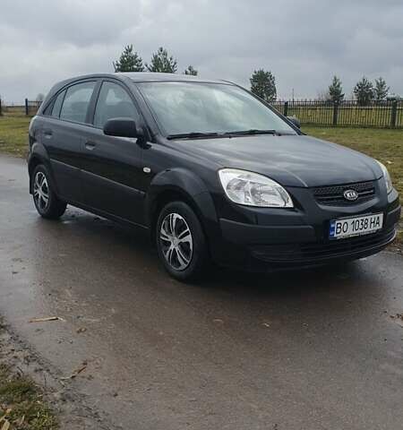 Черный Киа Рио, объемом двигателя 1.4 л и пробегом 220 тыс. км за 4499 $, фото 3 на Automoto.ua