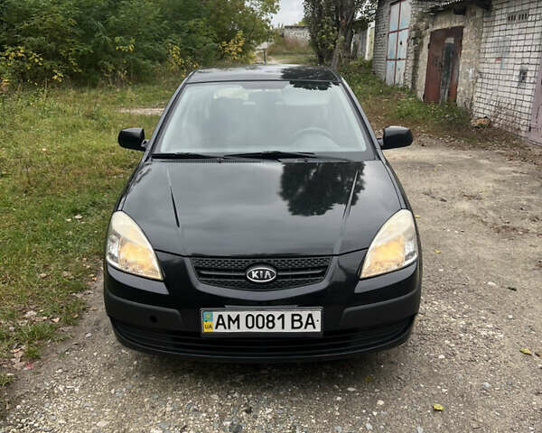 Черный Киа Рио, объемом двигателя 1.4 л и пробегом 227 тыс. км за 4800 $, фото 2 на Automoto.ua
