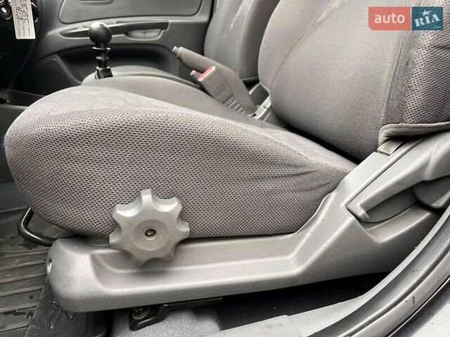 Чорний Кіа Ріо, об'ємом двигуна 1.5 л та пробігом 265 тис. км за 4700 $, фото 12 на Automoto.ua