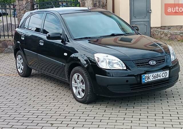 Чорний Кіа Ріо, об'ємом двигуна 1.4 л та пробігом 181 тис. км за 3850 $, фото 5 на Automoto.ua