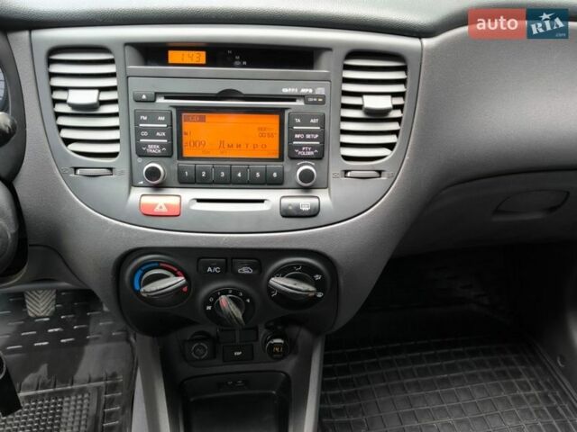 Чорний Кіа Ріо, об'ємом двигуна 1.4 л та пробігом 198 тис. км за 5200 $, фото 7 на Automoto.ua