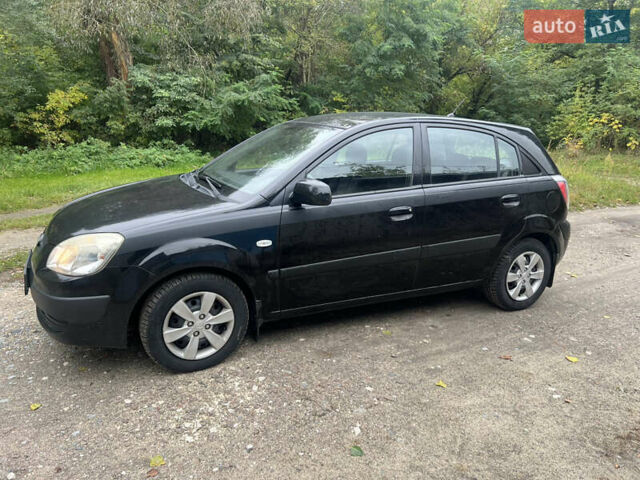 Черный Киа Рио, объемом двигателя 1.4 л и пробегом 227 тыс. км за 4800 $, фото 1 на Automoto.ua