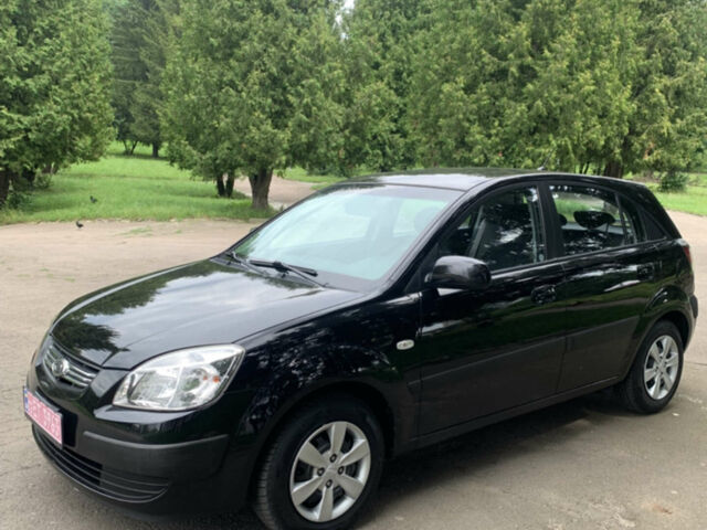 Черный Киа Рио, объемом двигателя 1.6 л и пробегом 228 тыс. км за 7100 $, фото 1 на Automoto.ua