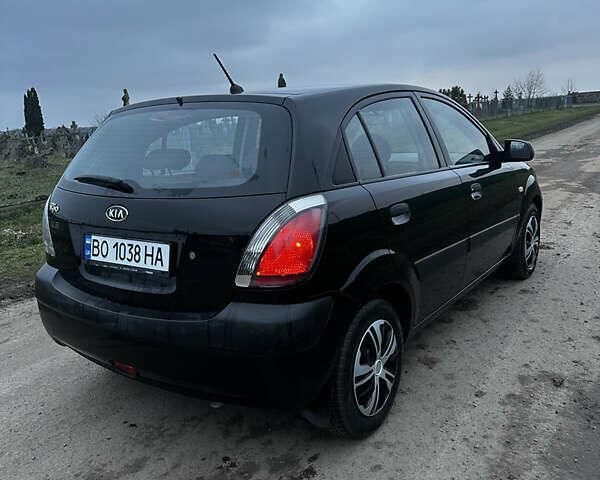 Черный Киа Рио, объемом двигателя 1.4 л и пробегом 220 тыс. км за 4499 $, фото 10 на Automoto.ua