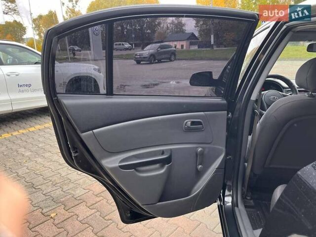 Чорний Кіа Ріо, об'ємом двигуна 1.5 л та пробігом 265 тис. км за 4700 $, фото 20 на Automoto.ua