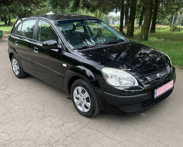 Чорний Кіа Ріо, об'ємом двигуна 1.6 л та пробігом 228 тис. км за 7400 $, фото 3 на Automoto.ua