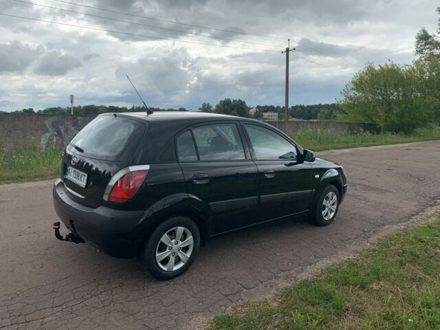Черный Киа Рио, объемом двигателя 1.4 л и пробегом 98 тыс. км за 6200 $, фото 5 на Automoto.ua