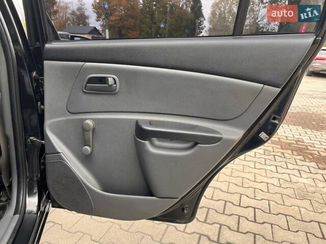 Чорний Кіа Ріо, об'ємом двигуна 1.5 л та пробігом 265 тис. км за 4700 $, фото 23 на Automoto.ua