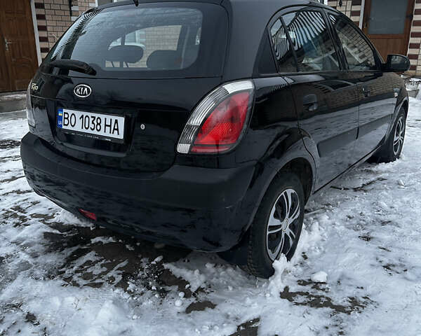Чорний Кіа Ріо, об'ємом двигуна 1.4 л та пробігом 220 тис. км за 4400 $, фото 6 на Automoto.ua