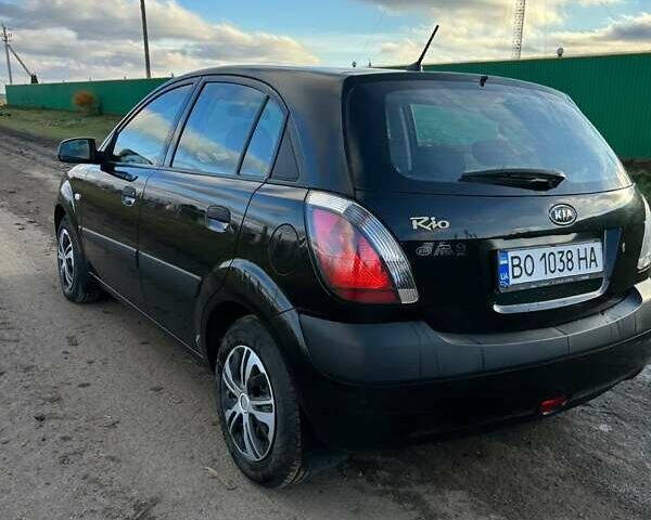 Черный Киа Рио, объемом двигателя 1.4 л и пробегом 220 тыс. км за 4399 $, фото 7 на Automoto.ua