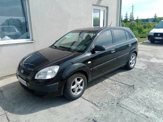 Черный Киа Рио, объемом двигателя 1.4 л и пробегом 250 тыс. км за 3421 $, фото 1 на Automoto.ua