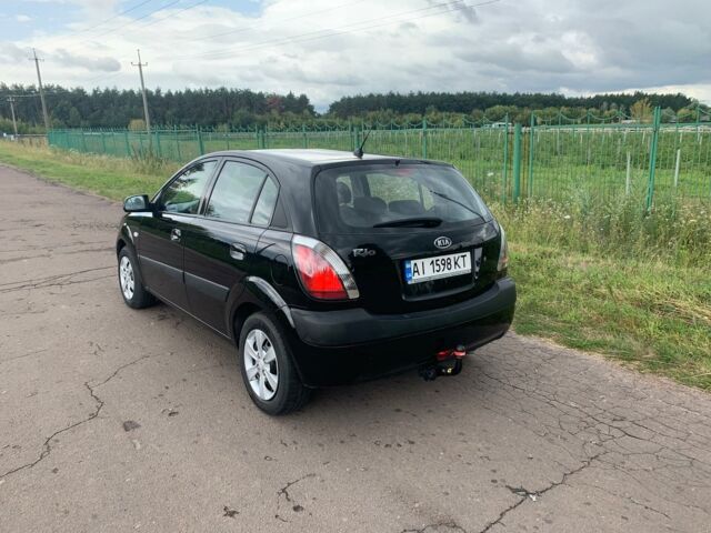 Черный Киа Рио, объемом двигателя 1.4 л и пробегом 98 тыс. км за 6200 $, фото 2 на Automoto.ua