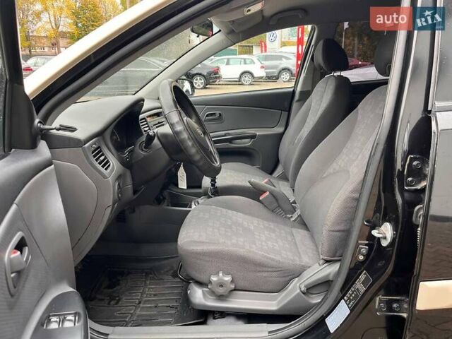 Чорний Кіа Ріо, об'ємом двигуна 1.5 л та пробігом 265 тис. км за 4700 $, фото 11 на Automoto.ua