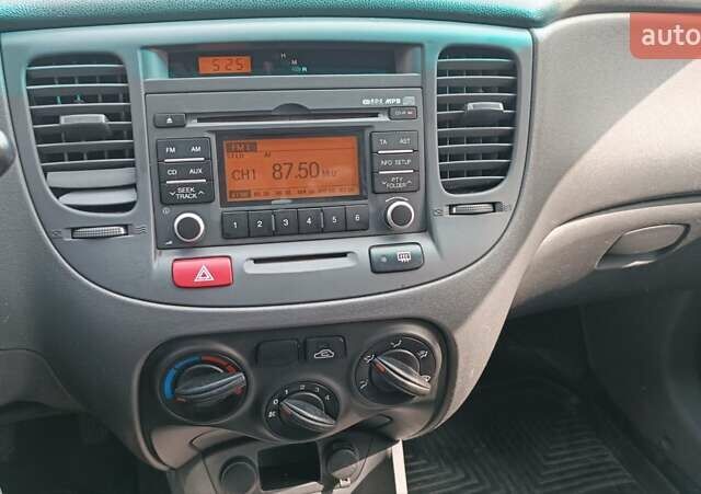 Чорний Кіа Ріо, об'ємом двигуна 1.4 л та пробігом 181 тис. км за 3850 $, фото 97 на Automoto.ua