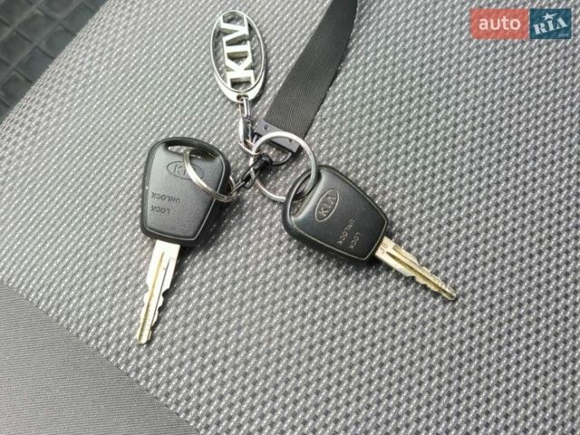 Чорний Кіа Ріо, об'ємом двигуна 1.4 л та пробігом 198 тис. км за 5200 $, фото 15 на Automoto.ua