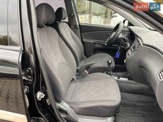 Чорний Кіа Ріо, об'ємом двигуна 1.5 л та пробігом 265 тис. км за 4700 $, фото 27 на Automoto.ua