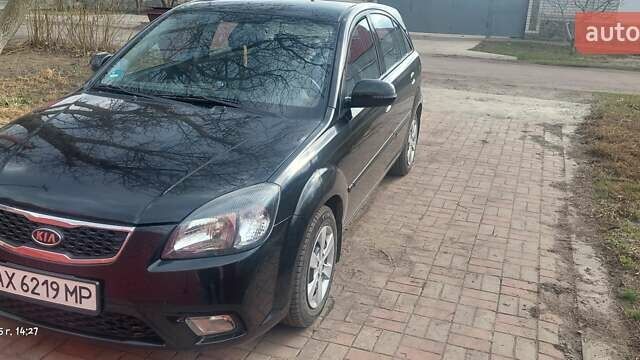 Черный Киа Рио, объемом двигателя 1.4 л и пробегом 180 тыс. км за 6000 $, фото 2 на Automoto.ua