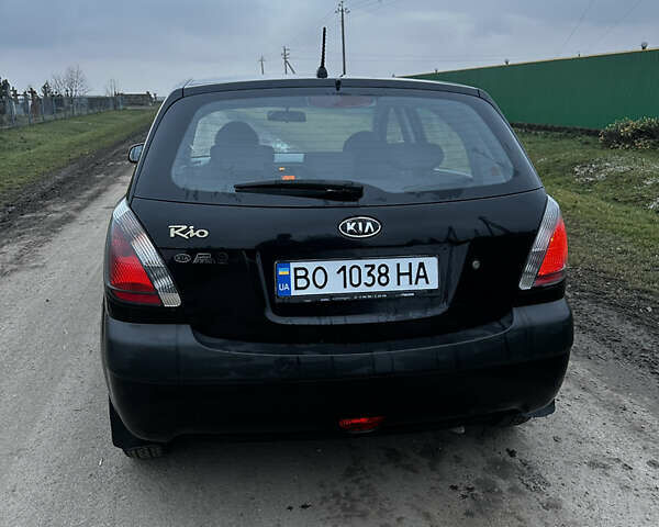 Черный Киа Рио, объемом двигателя 1.4 л и пробегом 220 тыс. км за 4499 $, фото 9 на Automoto.ua
