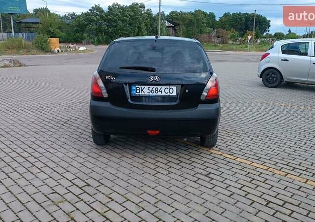 Чорний Кіа Ріо, об'ємом двигуна 1.4 л та пробігом 181 тис. км за 3850 $, фото 43 на Automoto.ua