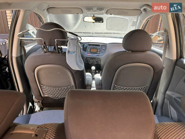 Черный Киа Рио, объемом двигателя 1.4 л и пробегом 174 тыс. км за 4200 $, фото 19 на Automoto.ua