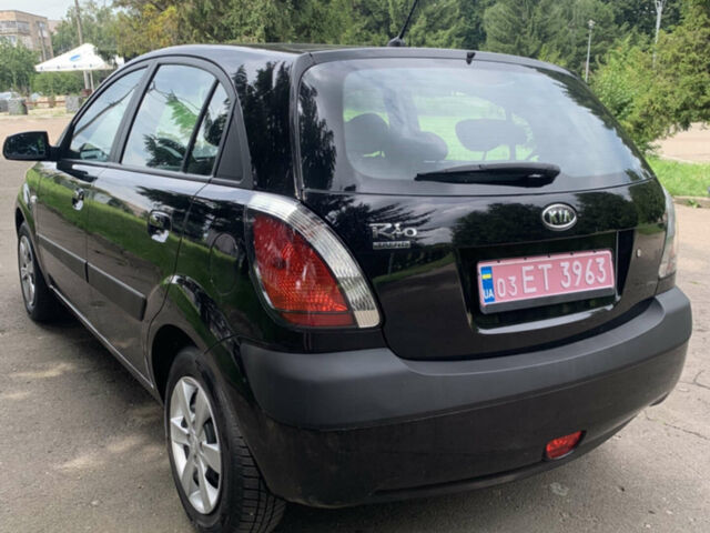 Черный Киа Рио, объемом двигателя 1.6 л и пробегом 228 тыс. км за 7100 $, фото 7 на Automoto.ua