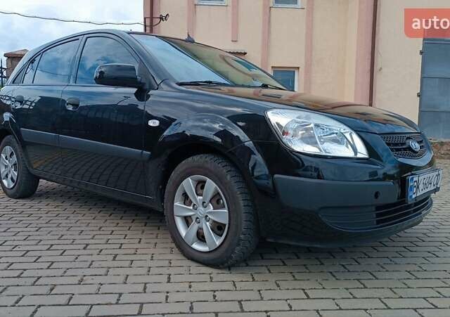 Чорний Кіа Ріо, об'ємом двигуна 1.4 л та пробігом 181 тис. км за 3850 $, фото 1 на Automoto.ua