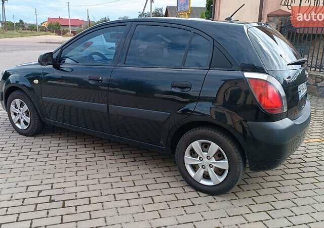 Чорний Кіа Ріо, об'ємом двигуна 1.4 л та пробігом 181 тис. км за 3850 $, фото 27 на Automoto.ua