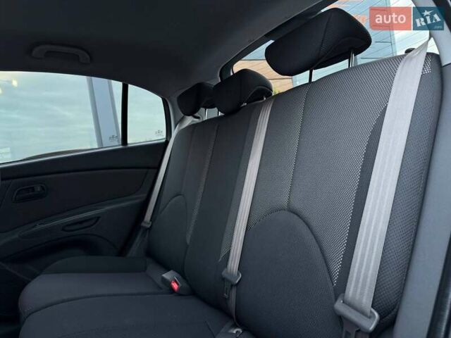 Черный Киа Рио, объемом двигателя 0 л и пробегом 228 тыс. км за 7300 $, фото 24 на Automoto.ua