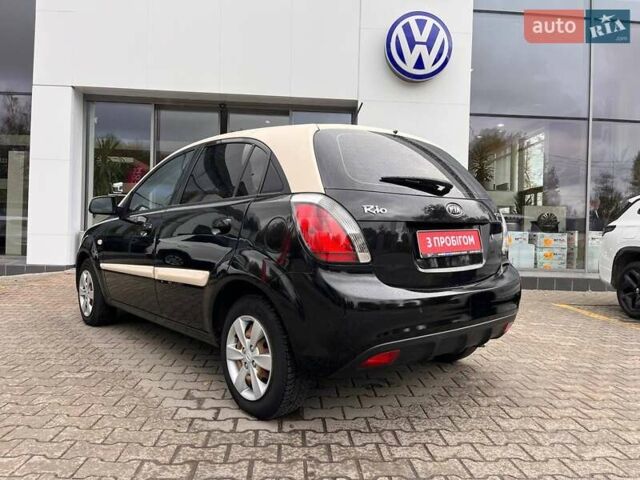 Чорний Кіа Ріо, об'ємом двигуна 1.5 л та пробігом 265 тис. км за 4700 $, фото 4 на Automoto.ua