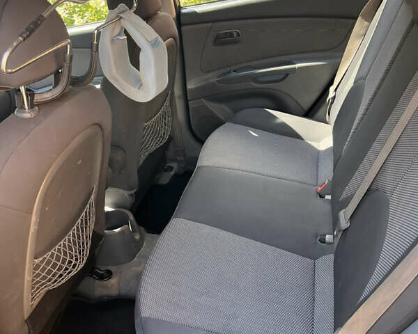 Черный Киа Рио, объемом двигателя 1.4 л и пробегом 174 тыс. км за 4200 $, фото 22 на Automoto.ua