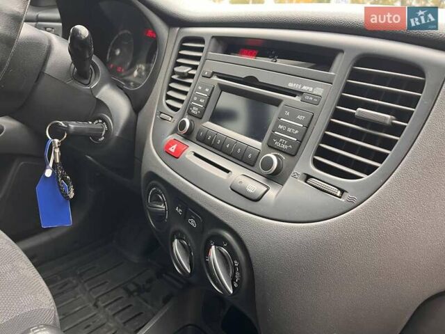 Чорний Кіа Ріо, об'ємом двигуна 1.5 л та пробігом 265 тис. км за 4700 $, фото 17 на Automoto.ua