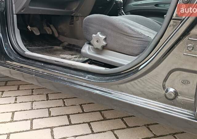 Чорний Кіа Ріо, об'ємом двигуна 1.4 л та пробігом 181 тис. км за 3850 $, фото 44 на Automoto.ua