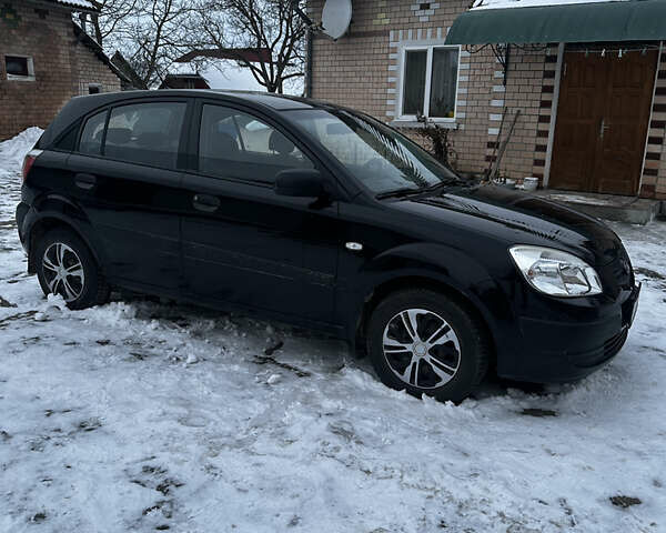 Чорний Кіа Ріо, об'ємом двигуна 1.4 л та пробігом 220 тис. км за 4400 $, фото 5 на Automoto.ua