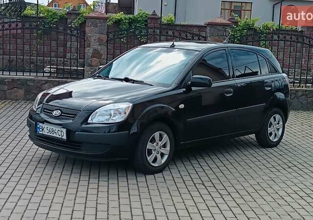 Чорний Кіа Ріо, об'ємом двигуна 1.4 л та пробігом 181 тис. км за 3850 $, фото 7 на Automoto.ua