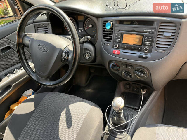 Черный Киа Рио, объемом двигателя 1.4 л и пробегом 174 тыс. км за 4200 $, фото 28 на Automoto.ua