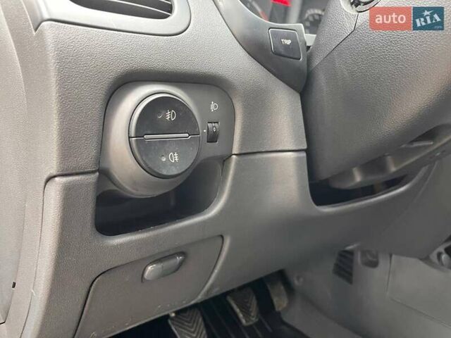 Чорний Кіа Ріо, об'ємом двигуна 1.5 л та пробігом 265 тис. км за 4700 $, фото 13 на Automoto.ua