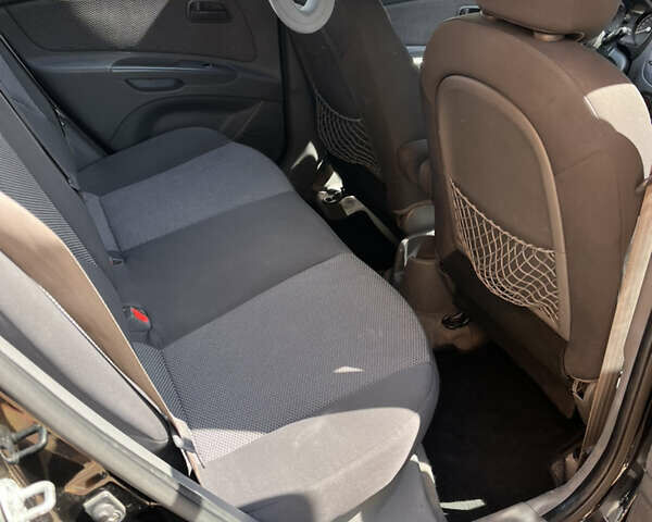 Черный Киа Рио, объемом двигателя 1.4 л и пробегом 174 тыс. км за 4200 $, фото 24 на Automoto.ua