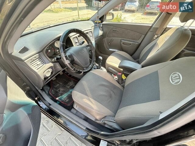 Черный Киа Рио, объемом двигателя 1.4 л и пробегом 134 тыс. км за 5300 $, фото 3 на Automoto.ua