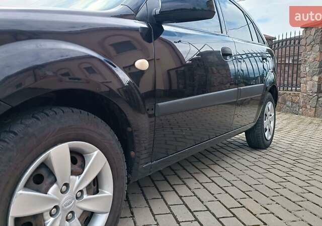 Чорний Кіа Ріо, об'ємом двигуна 1.4 л та пробігом 181 тис. км за 3850 $, фото 23 на Automoto.ua