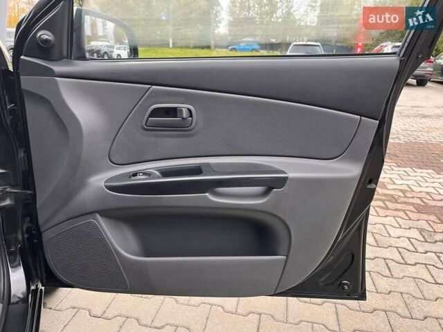 Чорний Кіа Ріо, об'ємом двигуна 1.5 л та пробігом 265 тис. км за 4700 $, фото 26 на Automoto.ua